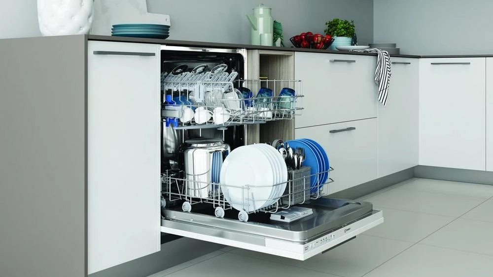 Indesit DIE2B19UK Integrated Full Size Dishwasher - 13 Place Settings - Image 3