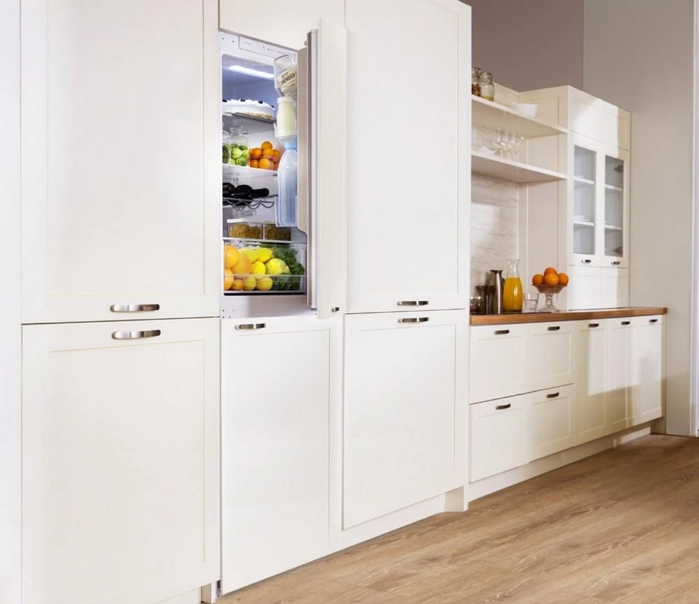 Hisense RIB291F4AWF 54cm Integrated Frost Free Fridge Freezer - White - Image 2